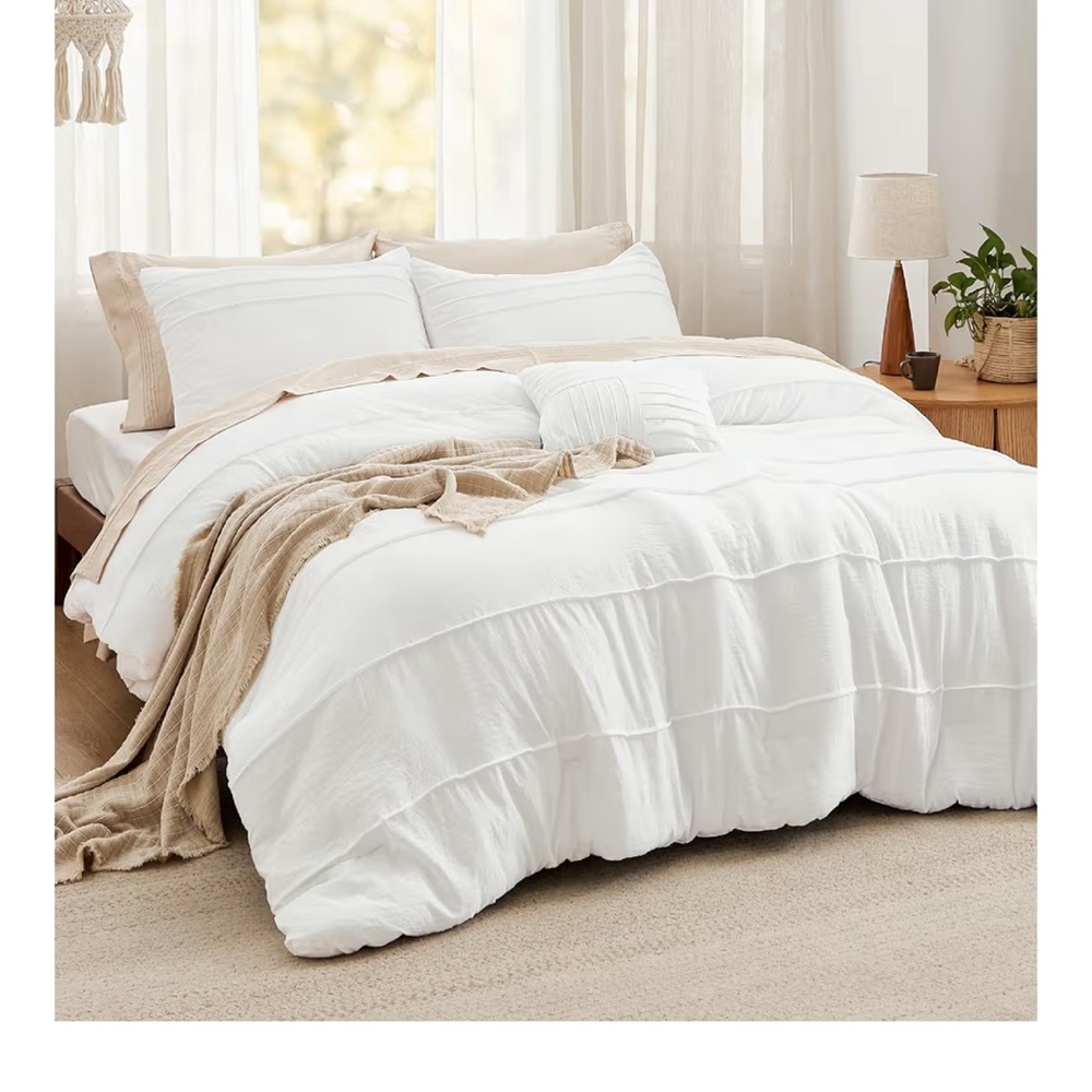 Luxurious White Bedding Set